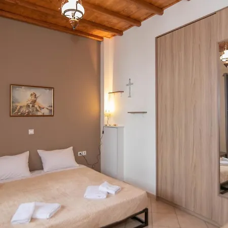 Family Holiday 'arokaria' بيت للعطل *