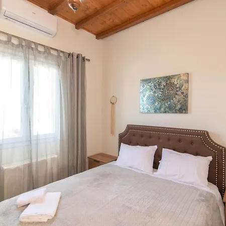 Family Holiday 'arokaria' بيت للعطل