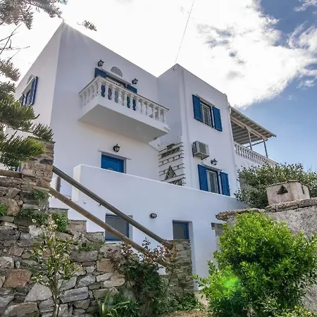 Family Holiday 'arokaria' بيت للعطل *