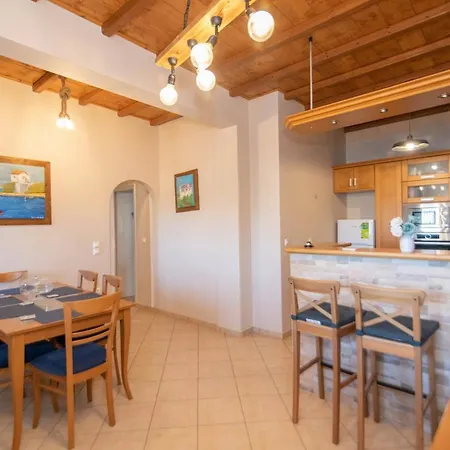 Casa de Férias Family Holiday 'arokaria' Skaládhos